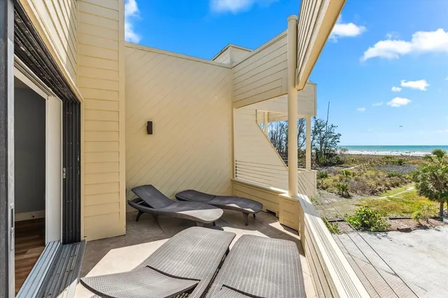 a view of entryway with shower