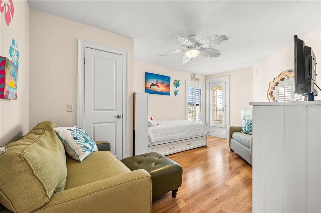 548 Beach Road, Unit 540A Sarasota, FL 34242 - Photo 31 of 77 a living room with furniture and a flat screen tv