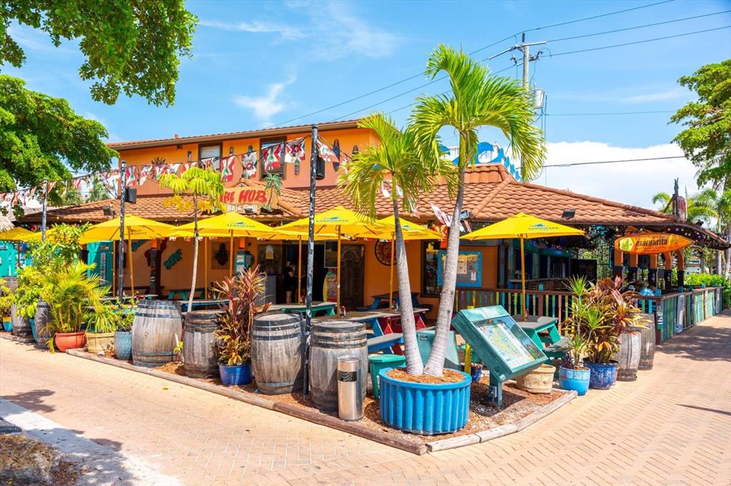 548 Beach Road, Unit 540A Sarasota, FL 34242 - Photo 68 of 77 an outdoor space with a cafe