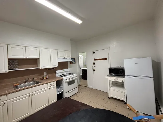 $2,600 | 66 Cottage Street, Unit 3, Bayonne, NJ 07002