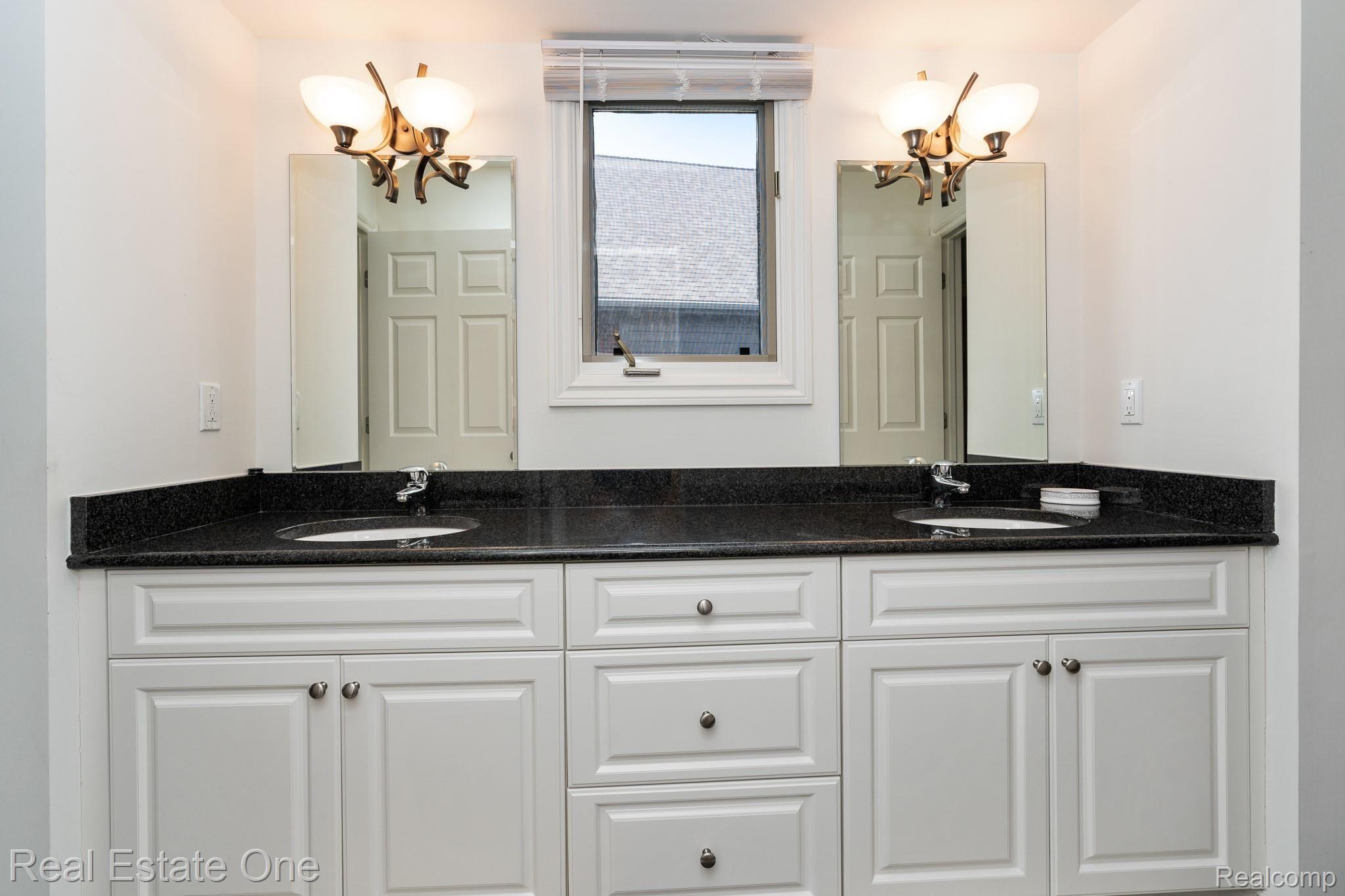 679 Quarry Drive Rochester, MI 48306 - Photo 24 of 54 679 Quarry MLS-W064.jpg