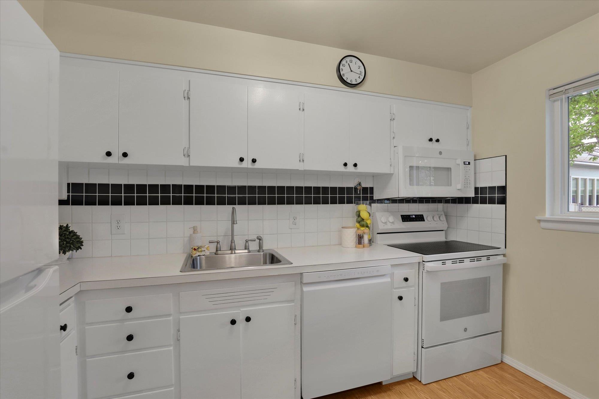250 North Raymond Road, Unit B2 Spokane Valley, WA 99206 - Photo 4 of 48 Gallery Image 4