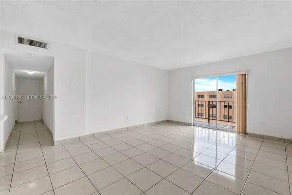 $2,225 | 6130 West 19th Avenue, Unit 305, Hialeah, FL 33012