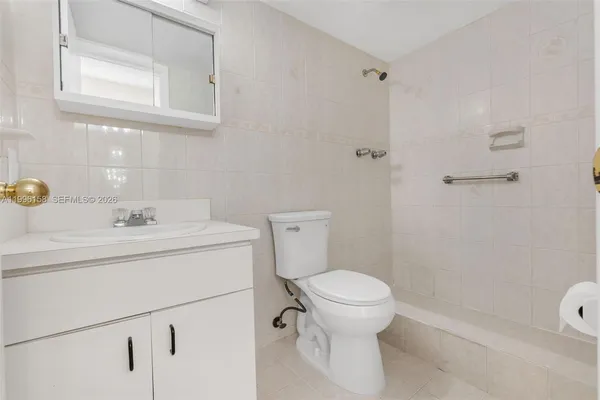 $2,225 | 6130 West 19th Avenue, Unit 305, Hialeah, FL 33012
