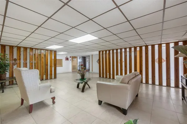 $2,225 | 6130 West 19th Avenue, Unit 305, Hialeah, FL 33012