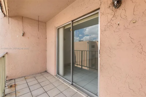 $2,225 | 6130 West 19th Avenue, Unit 305, Hialeah, FL 33012