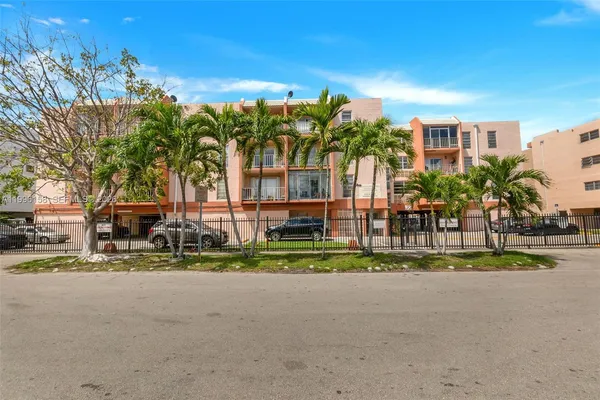 $2,225 | 6130 West 19th Avenue, Unit 305, Hialeah, FL 33012