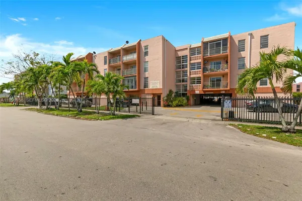 $2,225 | 6130 West 19th Avenue, Unit 305, Hialeah, FL 33012