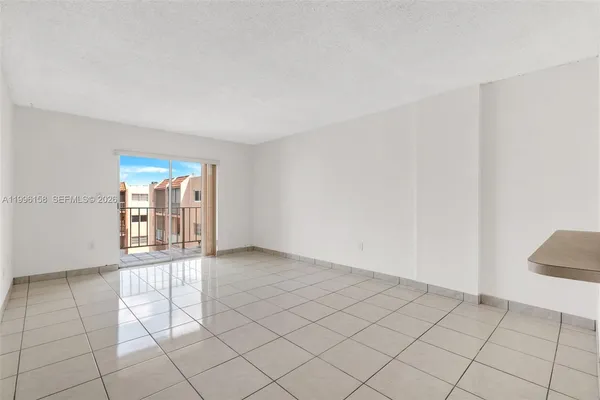 $2,225 | 6130 West 19th Avenue, Unit 305, Hialeah, FL 33012