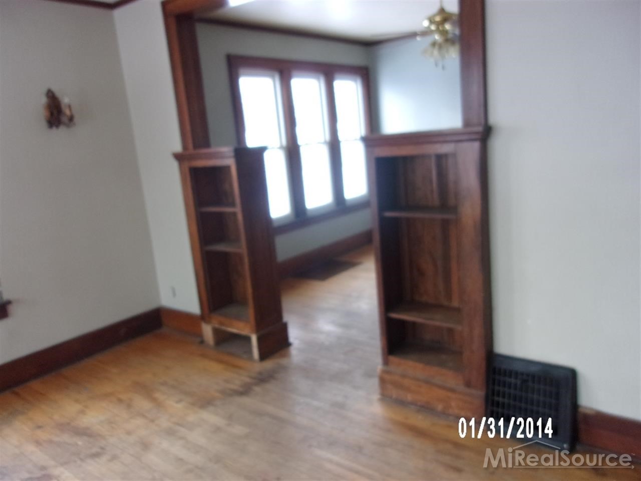 29421 Kelly Road Roseville, MI 48066 - Photo 4 of 11 31189453-3.JPG