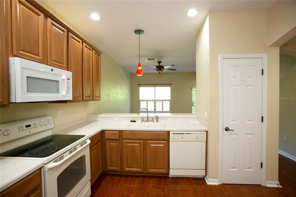 11919 Essington Street New Port Richey, FL 34654 - Photo 5 of 46 a kitchen with a sink stove and microwave