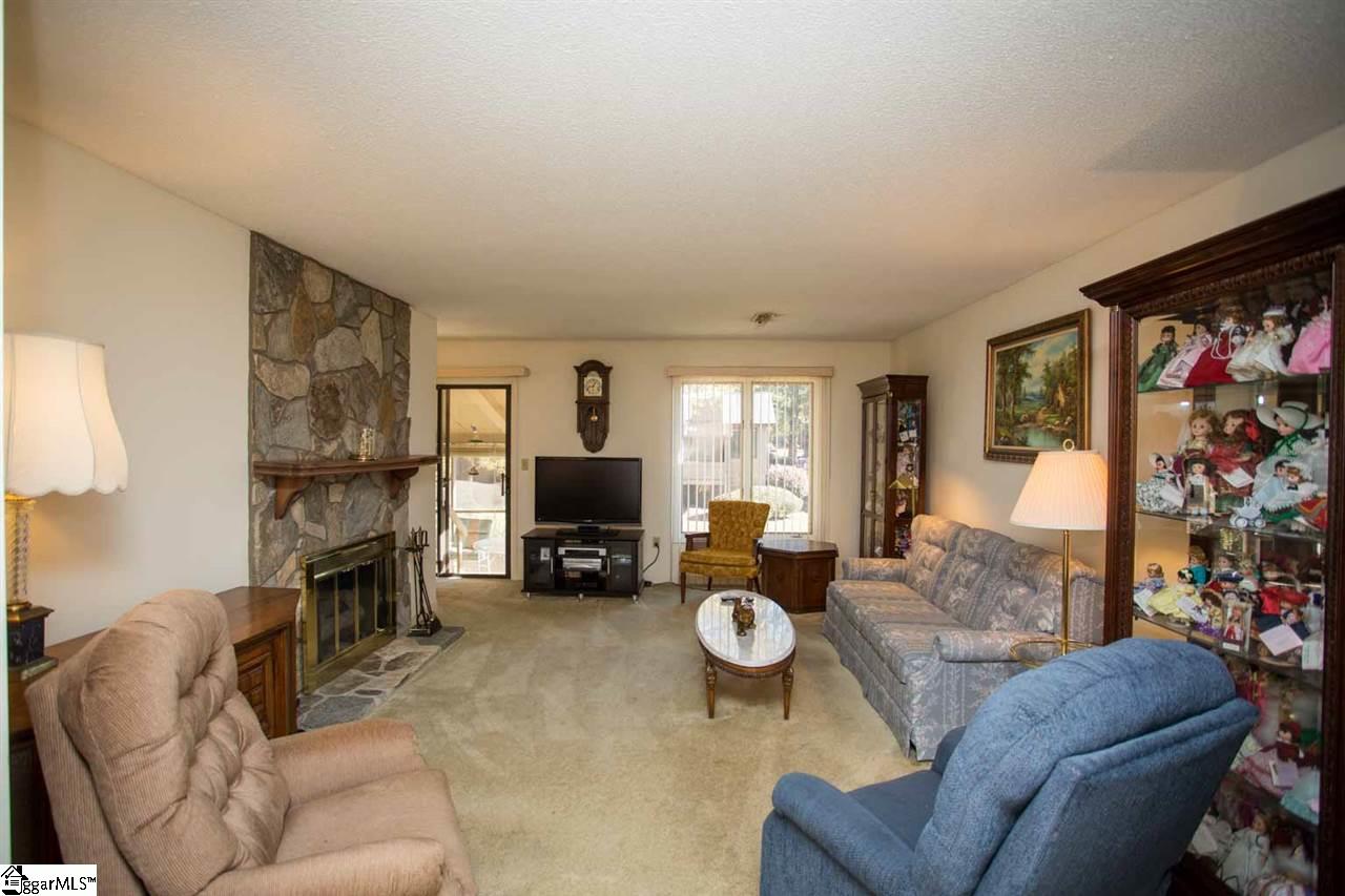 425 Sparrow Hawk Court Greer, SC 29650 - Photo 4 of 22 Gallery Image 4