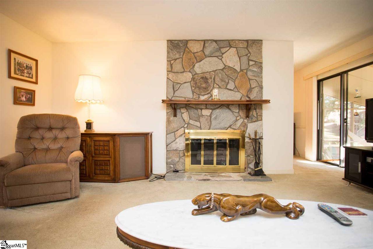 425 Sparrow Hawk Court Greer, SC 29650 - Photo 5 of 22 Gallery Image 5