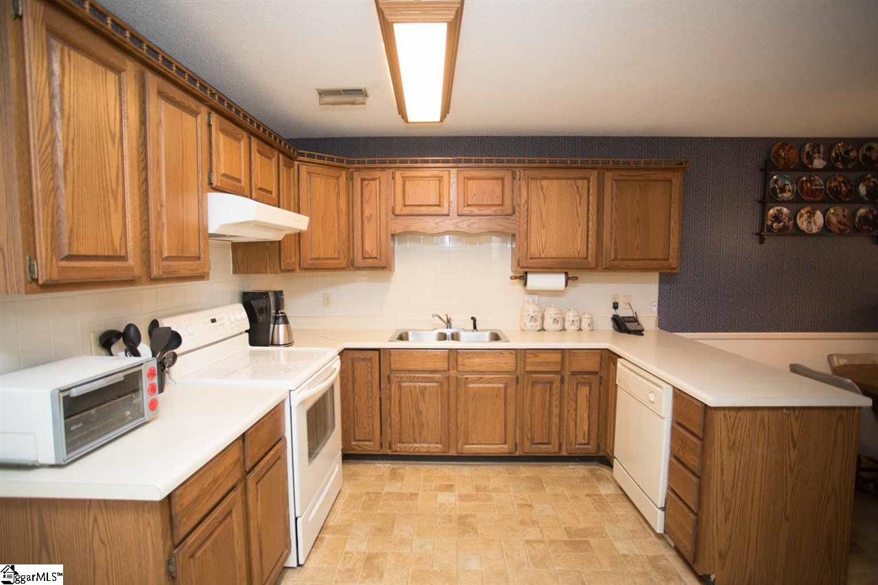 425 Sparrow Hawk Court Greer, SC 29650 - Photo 10 of 22 Gallery Image 10