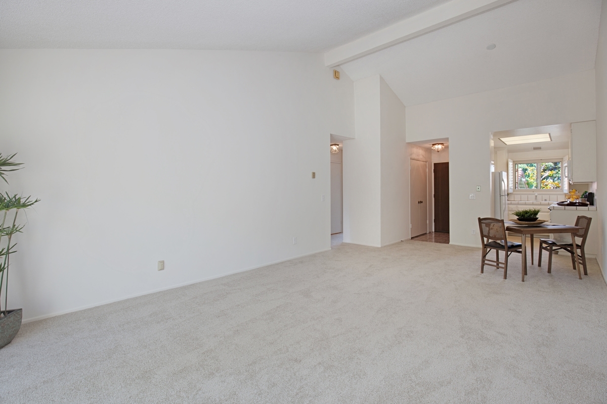 1982 Fairlee Drive Encinitas, CA 92024 - Photo 6 of 25 Vaulted ceiling.