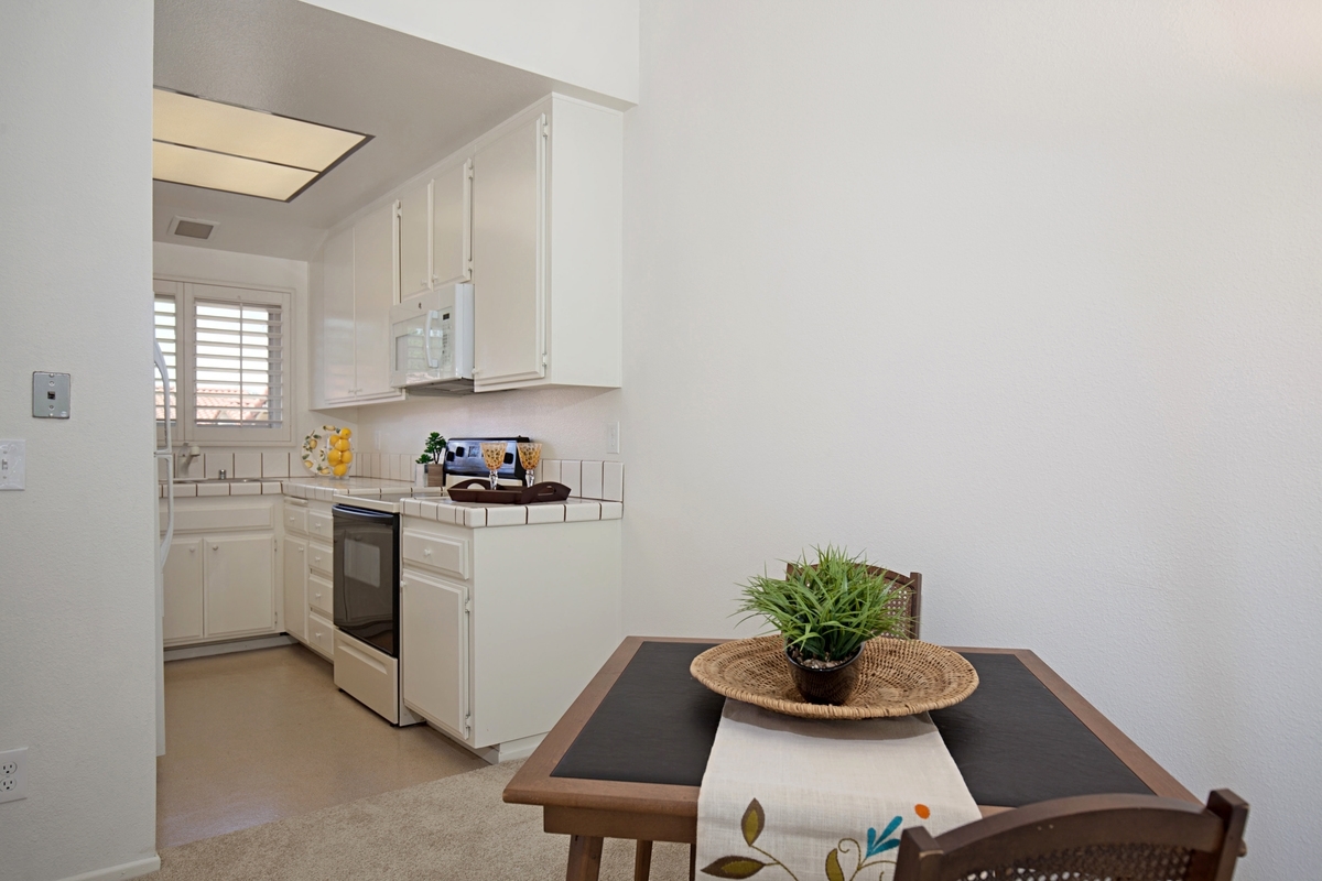 1982 Fairlee Drive Encinitas, CA 92024 - Photo 7 of 25