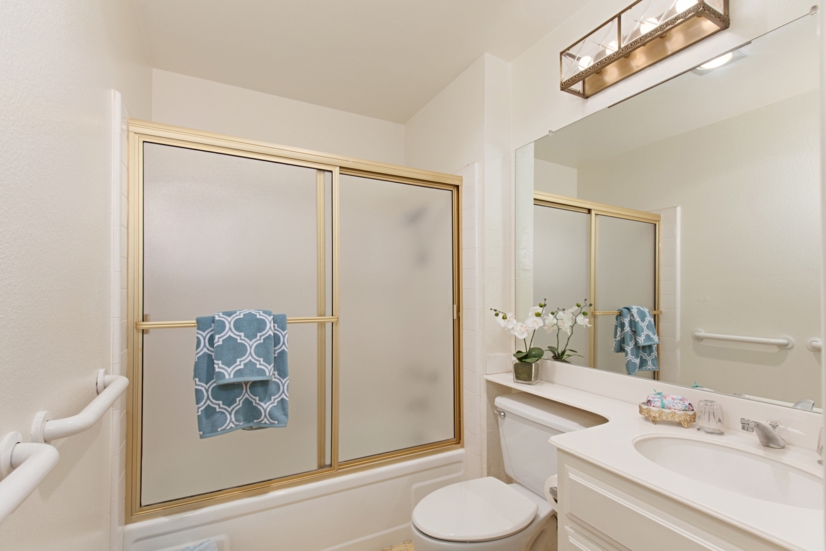 1982 Fairlee Drive Encinitas, CA 92024 - Photo 10 of 25 Tub shower combo.
