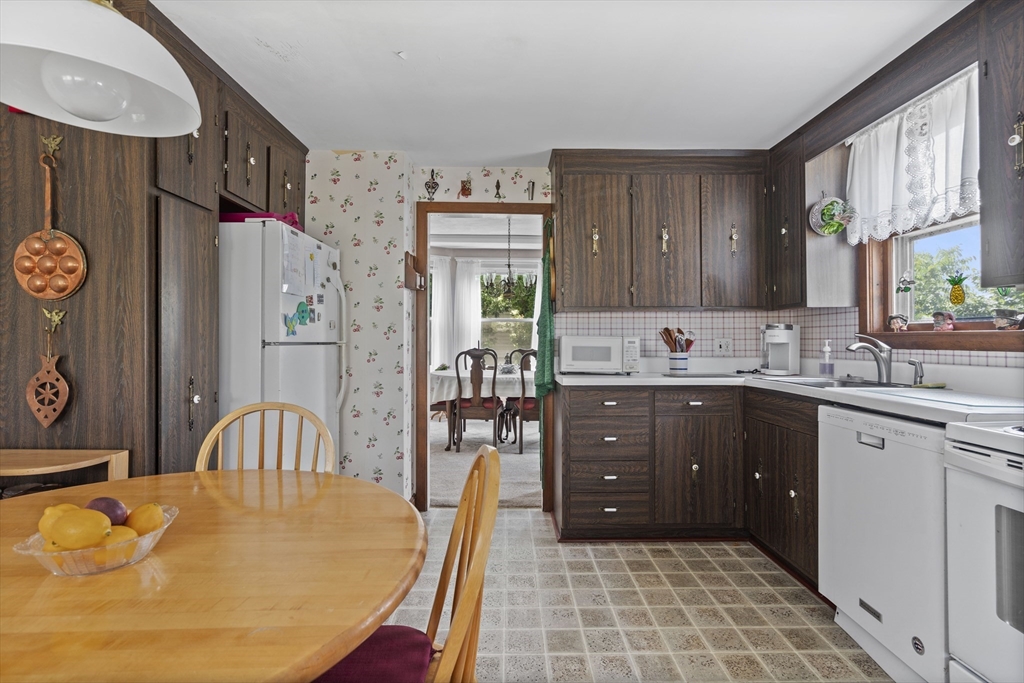 92 Bellevue Road Lynn, MA 01904 - Photo 8 of 30 Gallery Image 8