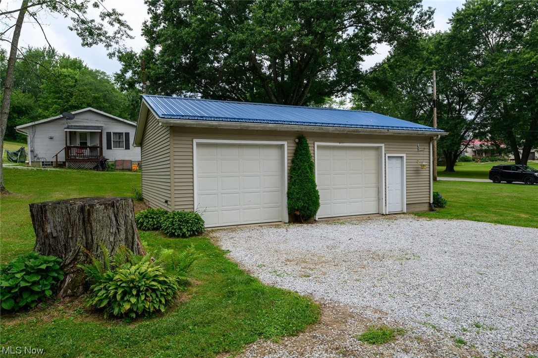 2.5 car garage