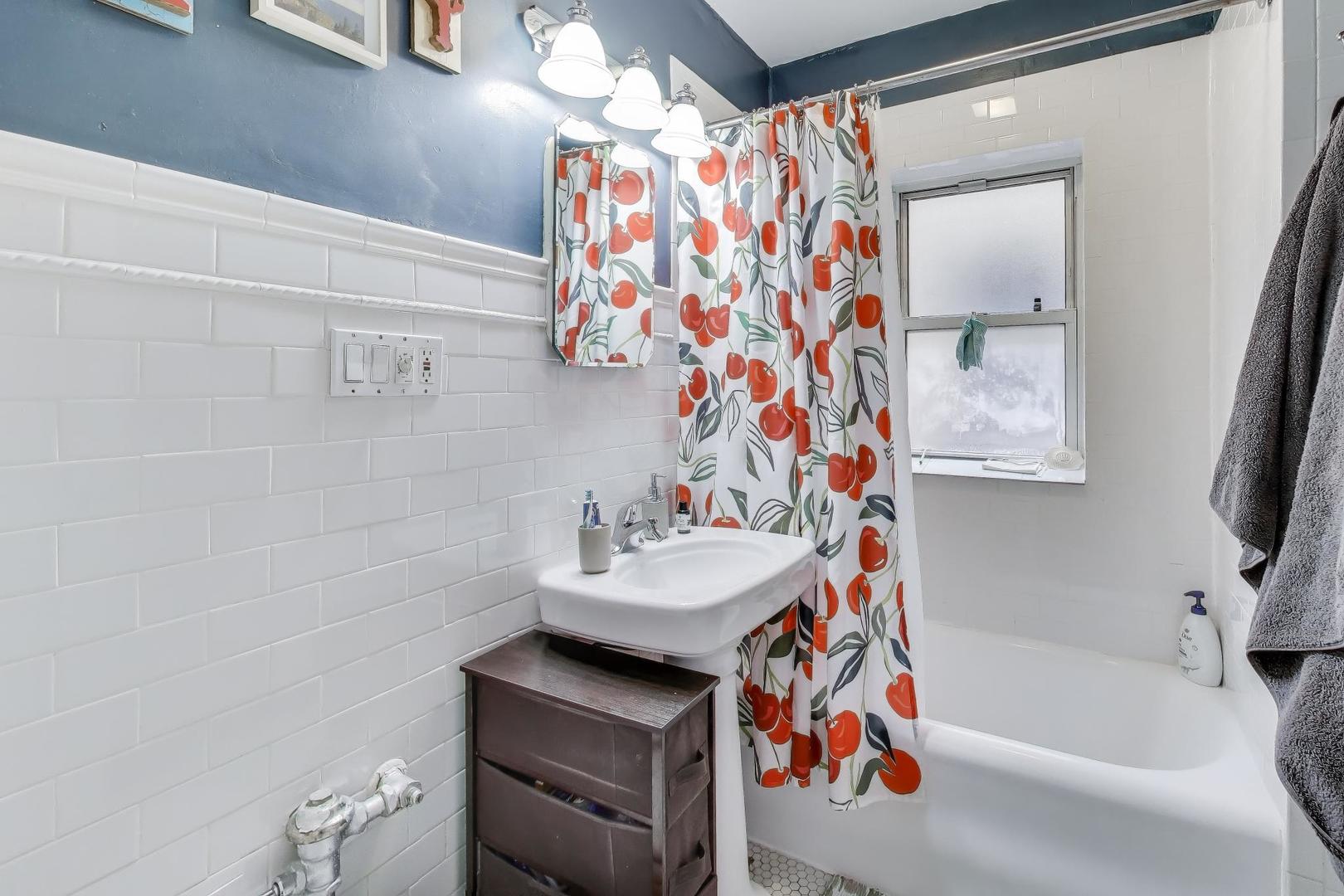 6234 North Broadway, Unit 3 Chicago, IL 60660 - Photo 12 of 14