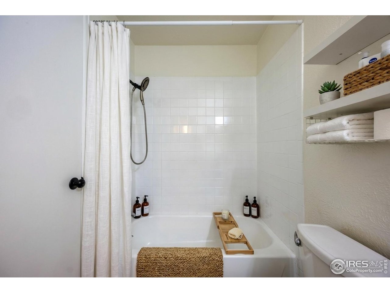 3295 34th Street, Unit 68 Boulder, CO 80301 - Photo 14 of 27 a bathroom with a shower