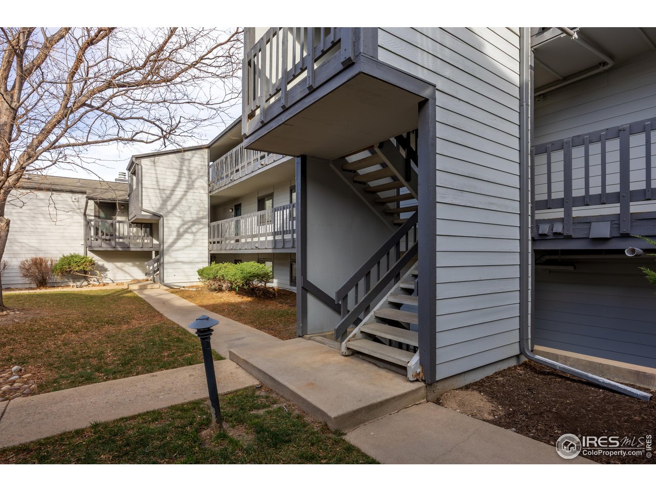 3295 34th Street, Unit 68 Boulder, CO 80301 - Photo 4 of 27 a view of a porch with a bench