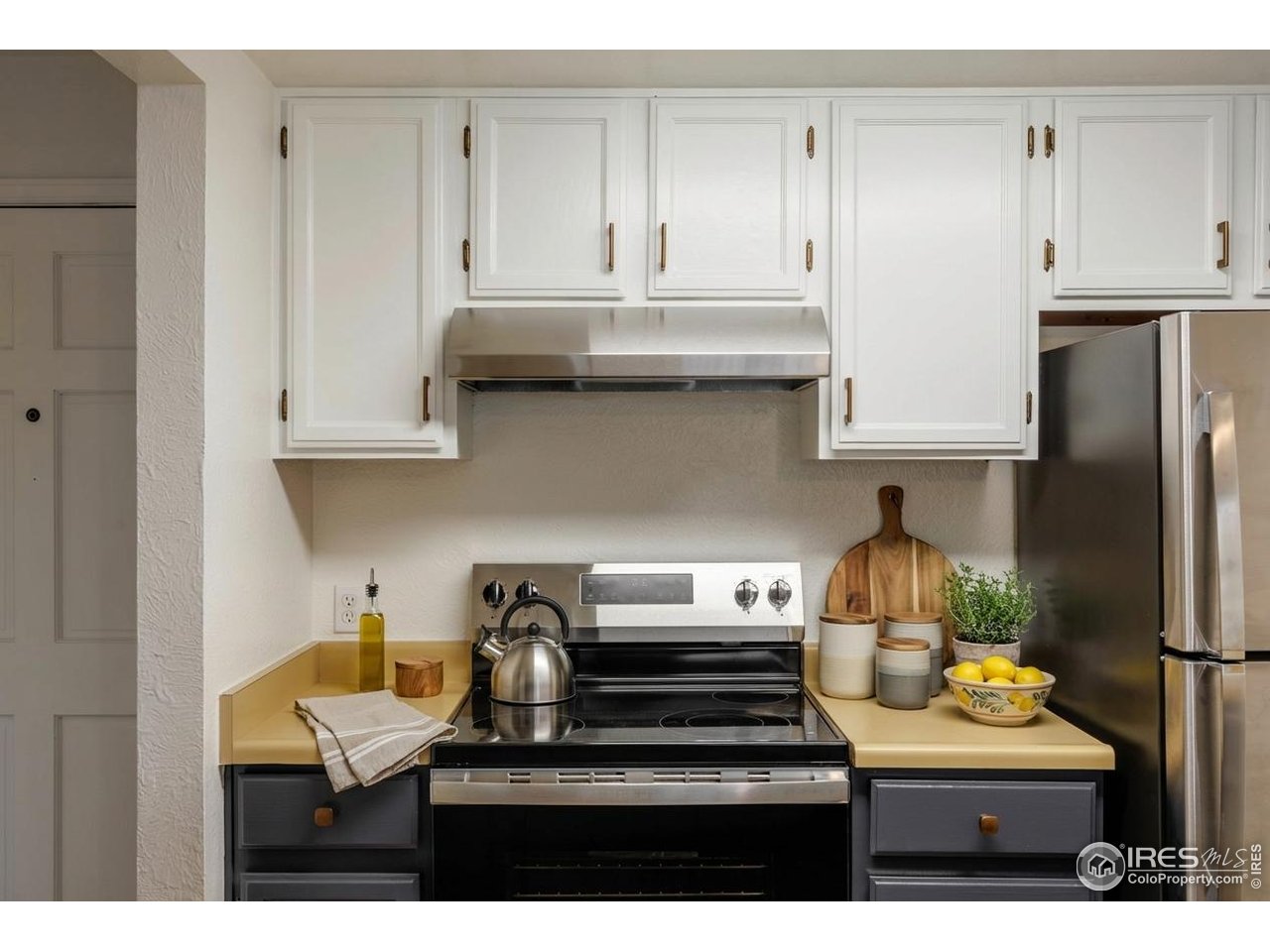 3295 34th Street, Unit 68 Boulder, CO 80301 - Photo 10 of 27 a kitchen with appliances and cabinets