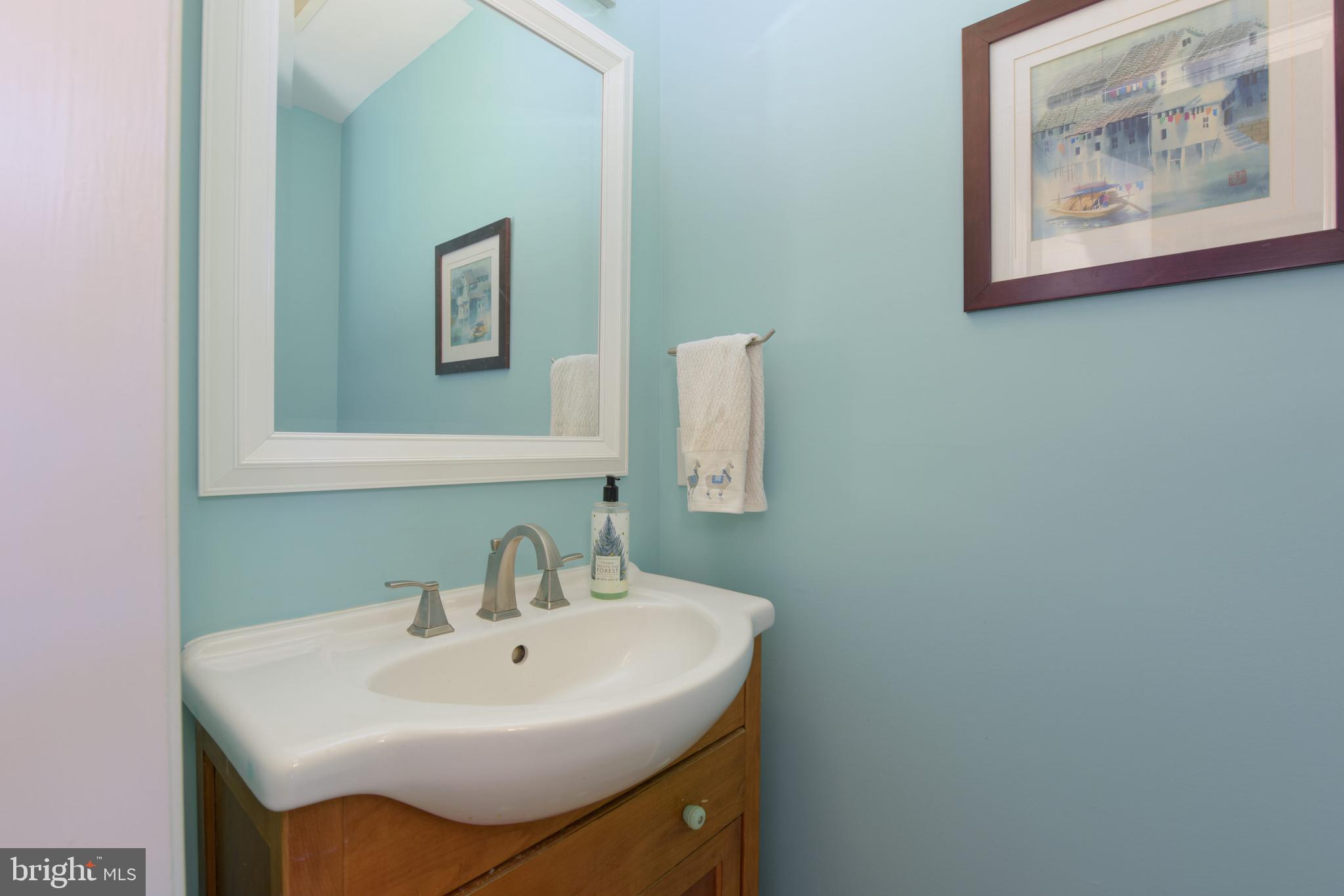 5954 Wilton Road Alexandria, VA 22310 - Photo 34 of 49 Main floor half bath