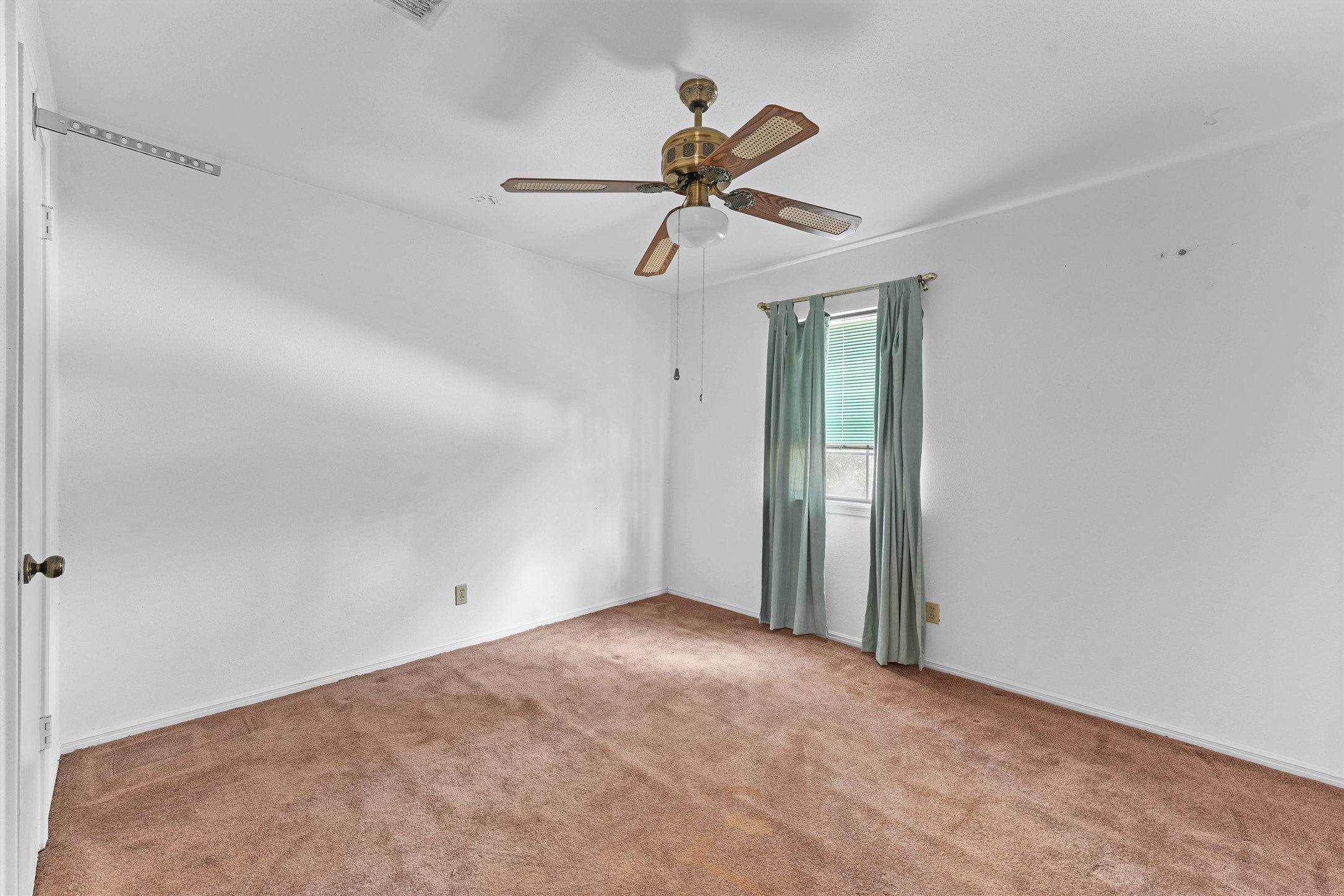 3930 Cypress Hill Drive Spring, TX 77388 - Photo 21 of 29 a view of empty room with ceiling fan