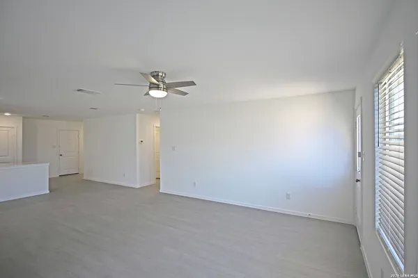 $1,495 | 308 Pacific Waters, Seguin, TX 78155