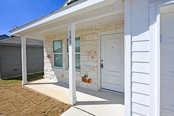 $1,495 | 308 Pacific Waters, Seguin, TX 78155