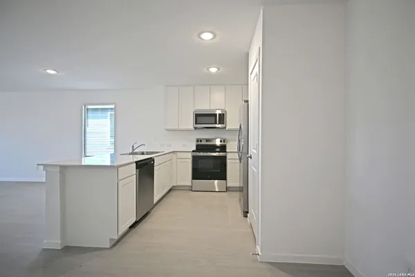 $1,495 | 308 Pacific Waters, Seguin, TX 78155