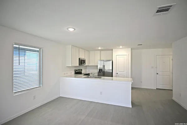 $1,495 | 308 Pacific Waters, Seguin, TX 78155