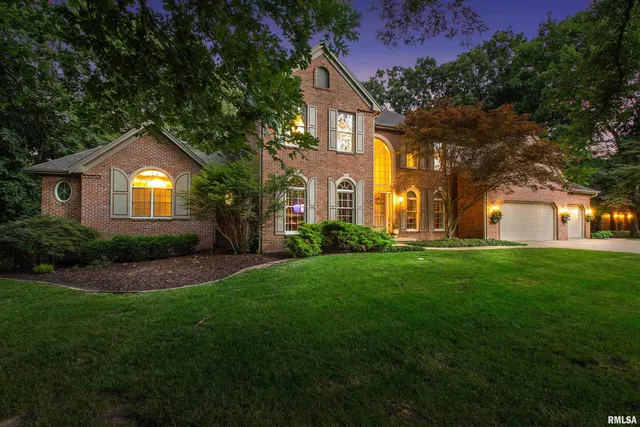 $649,900 | 420 West Ravinwoods Road, Peoria, IL 61615