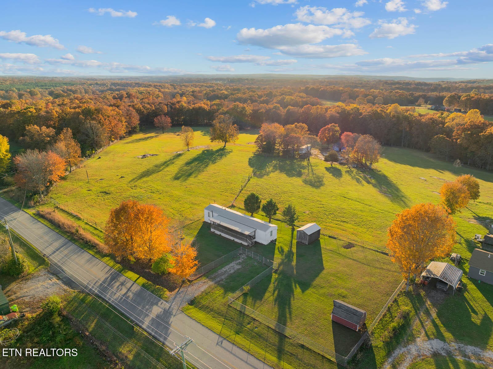 804 Vandever Road Crossville, TN 38572 - Photo 4 of 32 Gallery Image 4