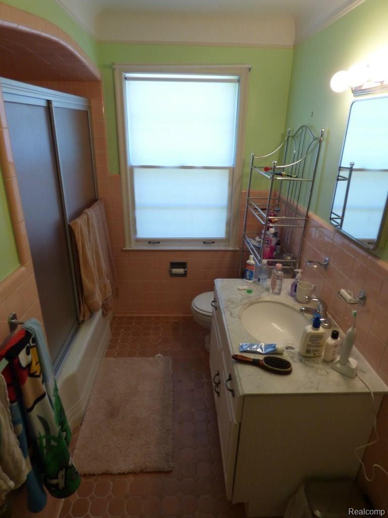 784 Harcourt Road Grosse Pointe, MI 48230 - Photo 23 of 49 P1250682.jpg