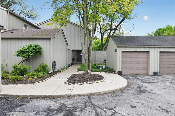 $529,000 | 2202 Applewood Court, Ann Arbor, MI 48103