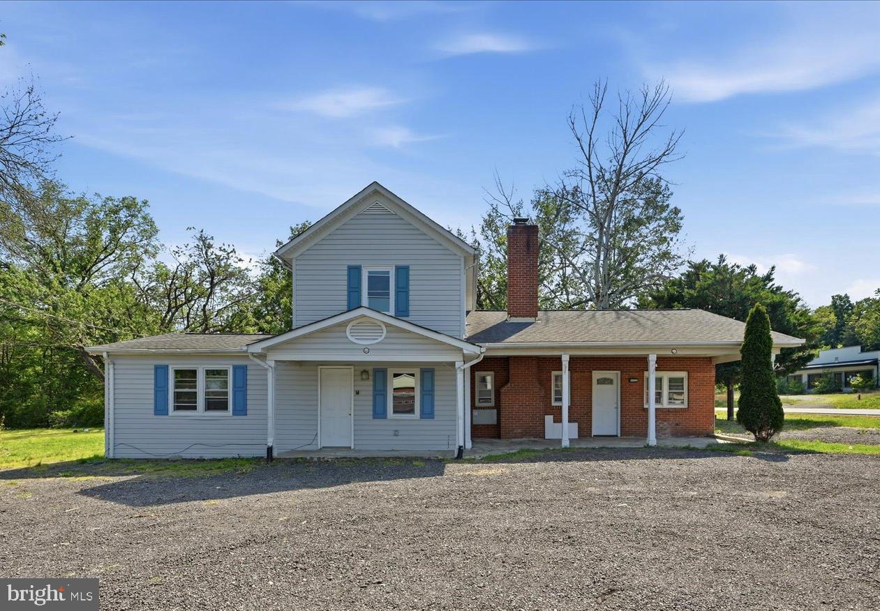 3571 Catlett Road Catlett, VA 20119 - Photo 22 of 22 a front view of a house with a garden