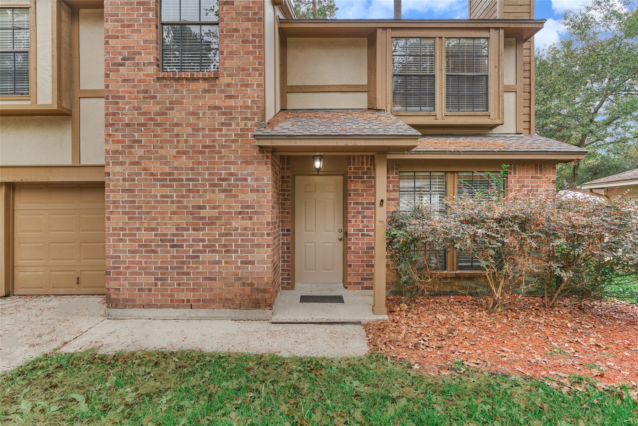 3 Field Flower Court Spring, TX 77380 - Photo 5 of 36 a front view of a house with a garden