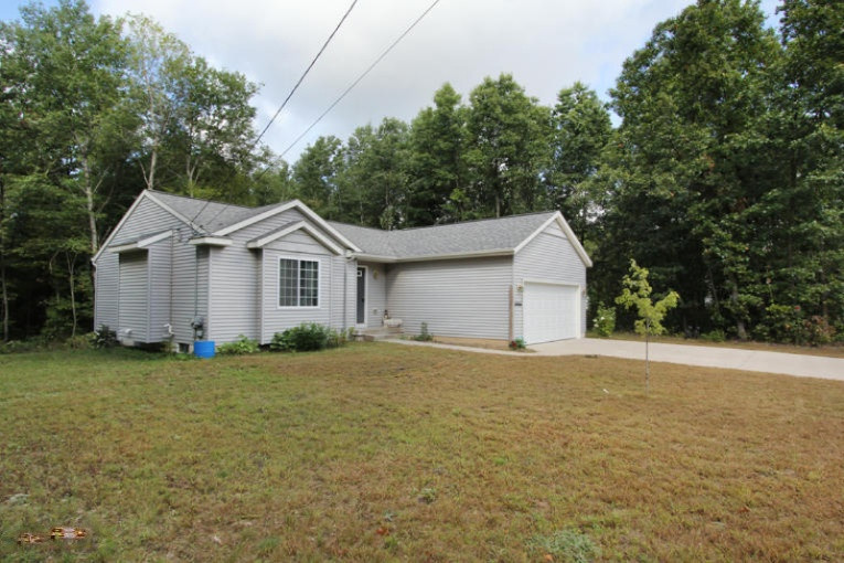 6466 Johnson Road Greenville, MI 48838 - Photo 2 of 26 IMG_6154