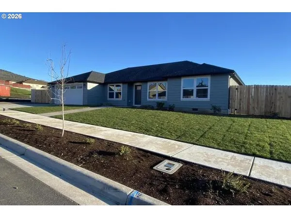 a view of a yard in front of a house