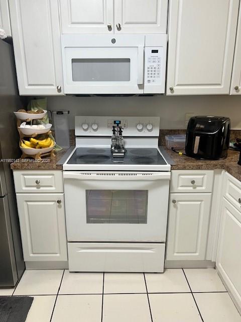 2815 West 76th Street, Unit 20217 Hialeah, FL 33018 - Photo 5 of 10 a kitchen with white cabinets and appliances