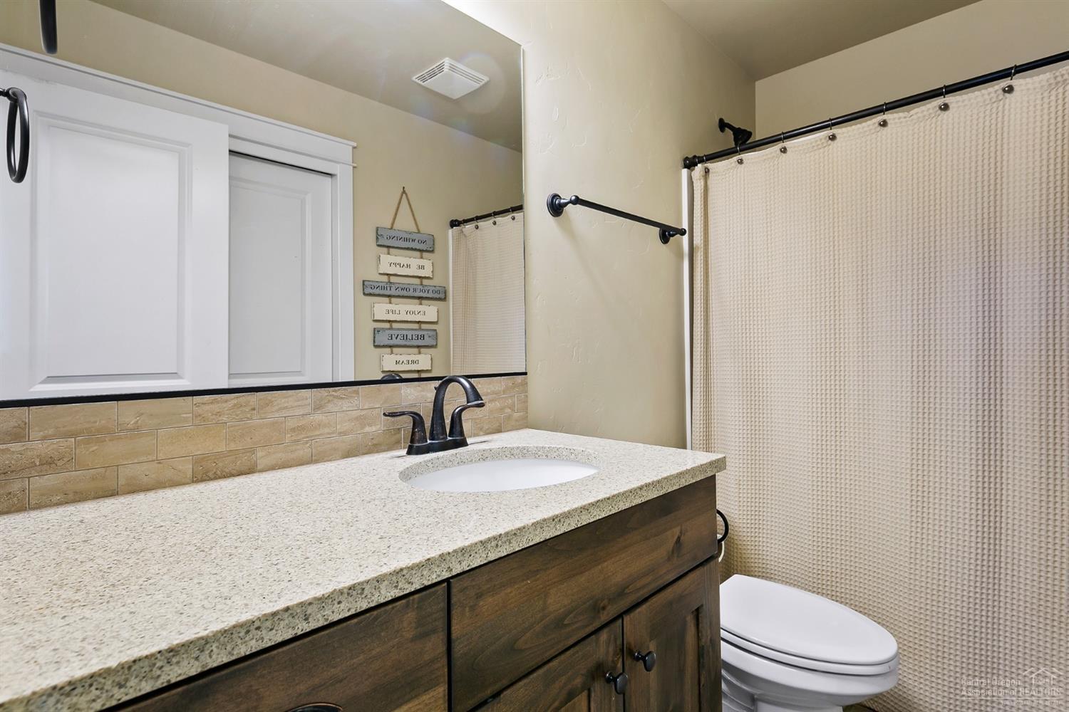 61068 Manhae Loop Bend, OR 97702 - Photo 18 of 24 Upstairs full bathroom.