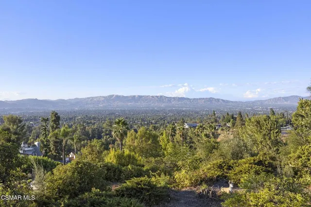$1,989,000 | 19715 Komar Drive, Tarzana, CA 91356