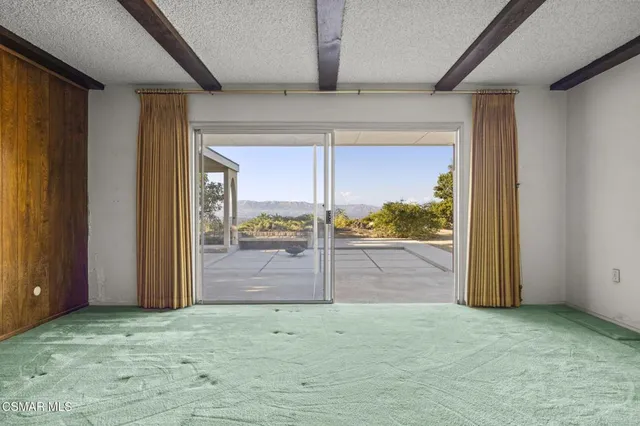 $1,989,000 | 19715 Komar Drive, Tarzana, CA 91356