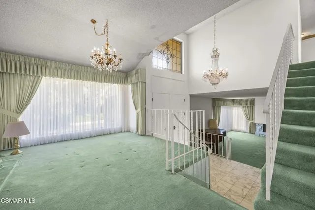 $1,989,000 | 19715 Komar Drive, Tarzana, CA 91356