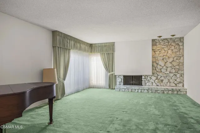 $1,989,000 | 19715 Komar Drive, Tarzana, CA 91356