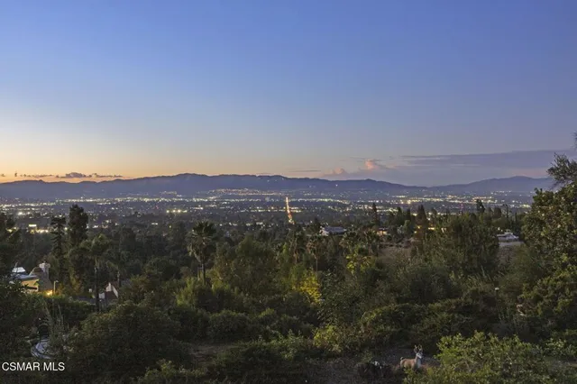 $1,989,000 | 19715 Komar Drive, Tarzana, CA 91356