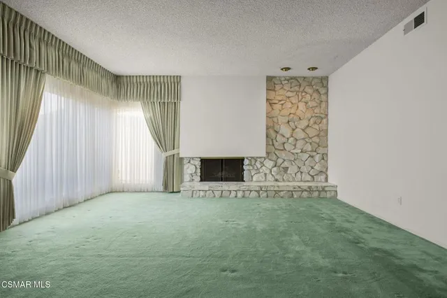 $1,989,000 | 19715 Komar Drive, Tarzana, CA 91356