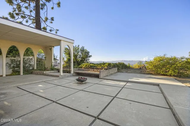 $1,989,000 | 19715 Komar Drive, Tarzana, CA 91356